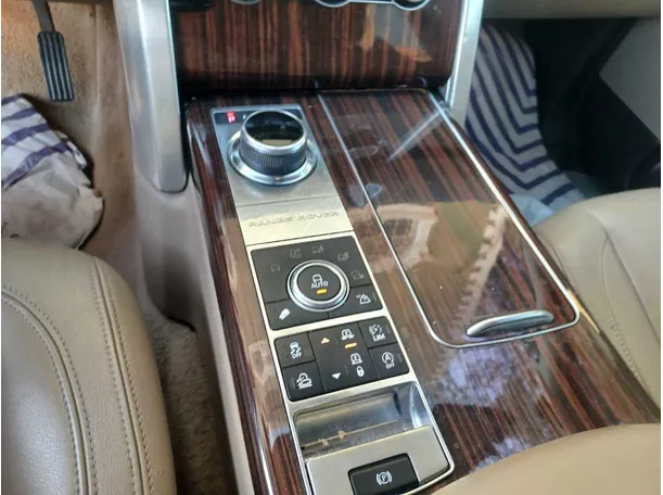 Car image 17