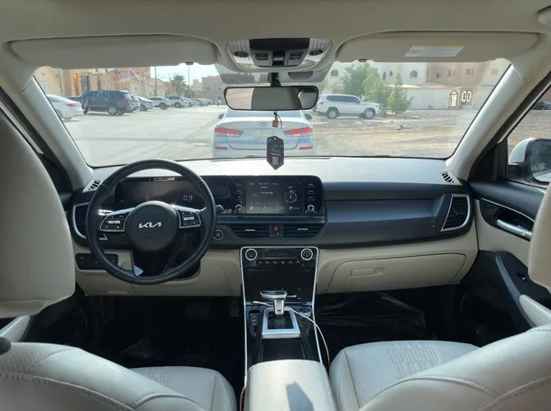 Car image 18