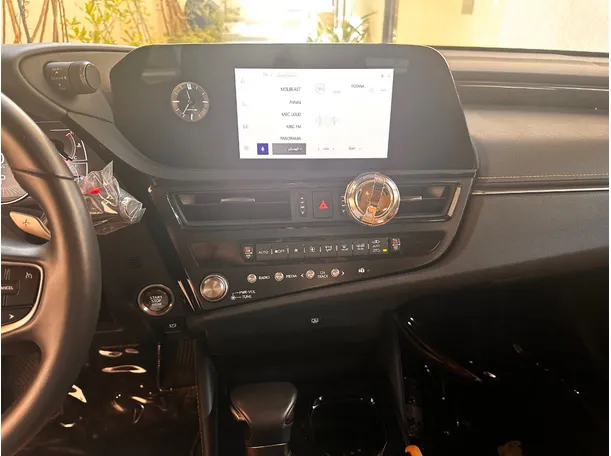 Car image 19