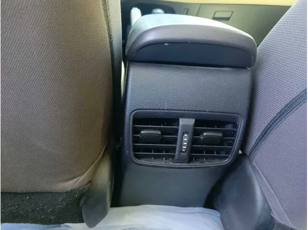 Car image 28