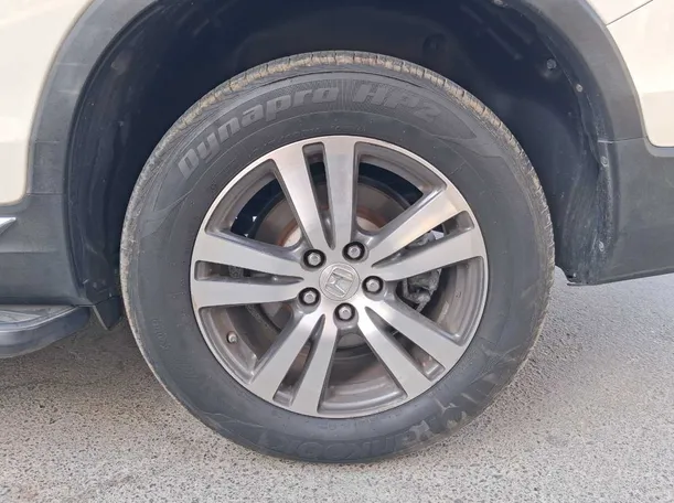 Car image 9