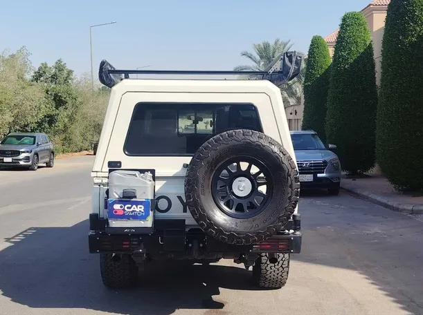 Car image 8
