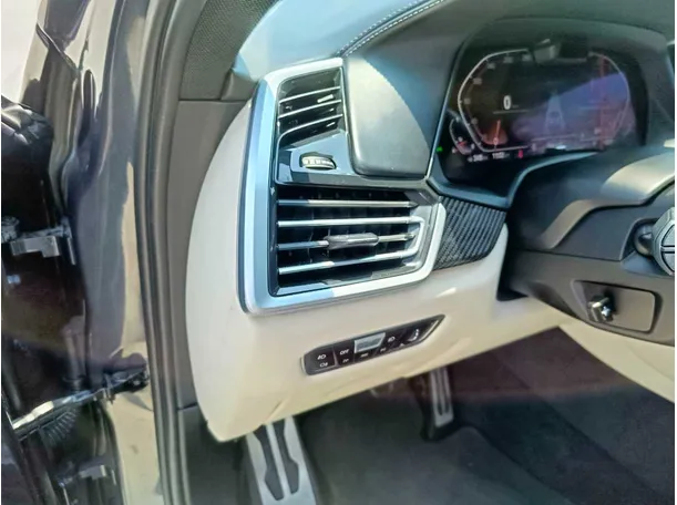 Car image 38