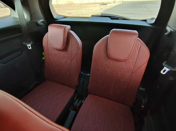 Car image 19