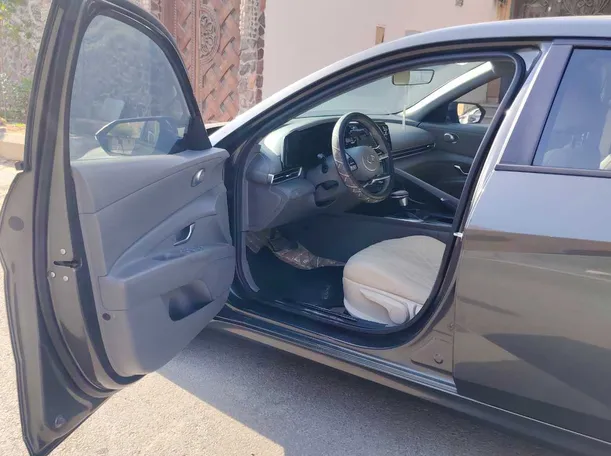 Car image 10