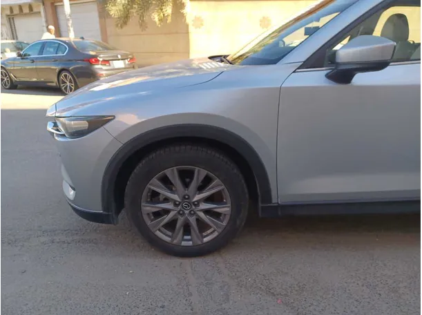 Car image 9