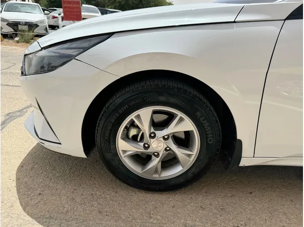 Car image 9