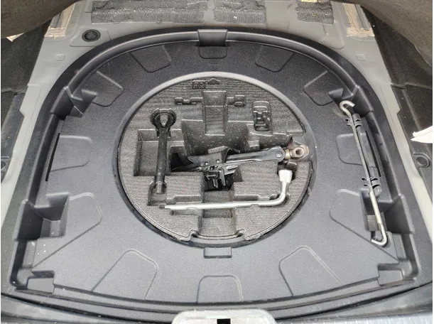 Car image 34