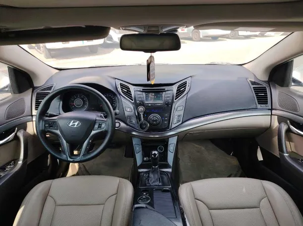 Car image 17