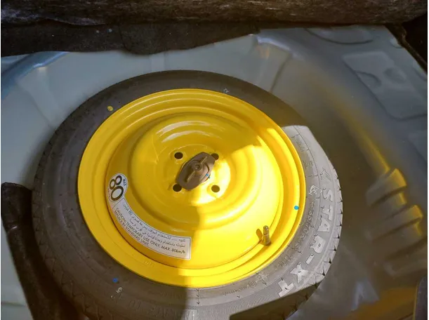 Car image 21