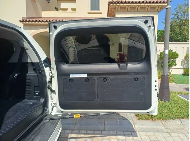 Car image 18