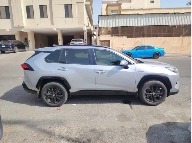 Car image 4
