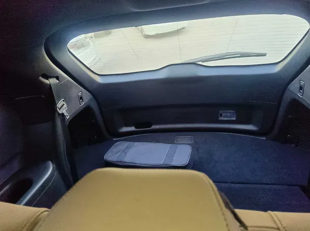 Car image 30