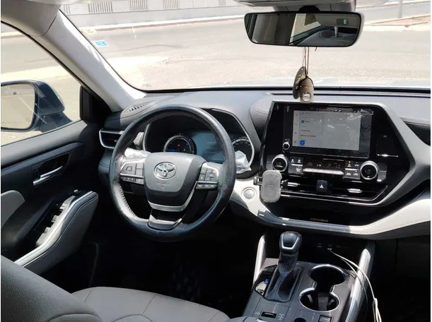 Car image 23