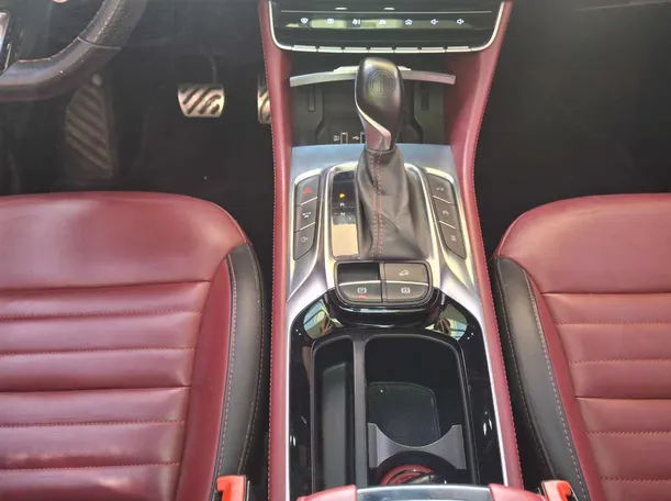 Car image 16
