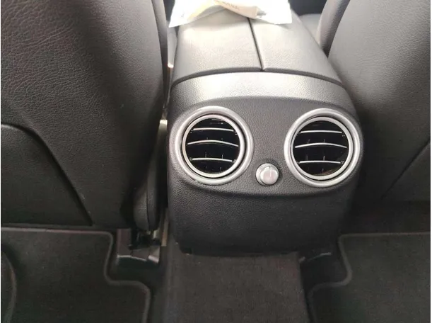 Car image 40