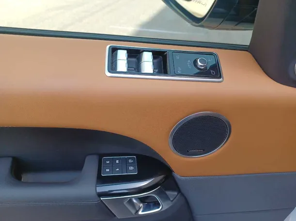 Car image 27