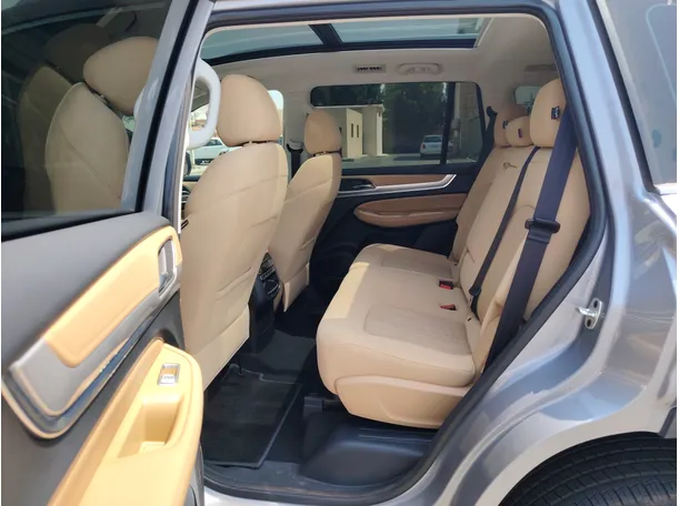 Car image 16