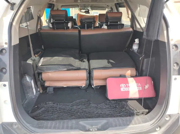Car image 24
