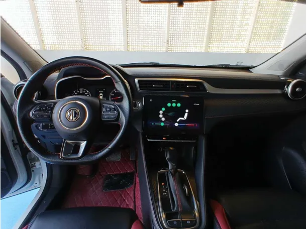 Car image 14