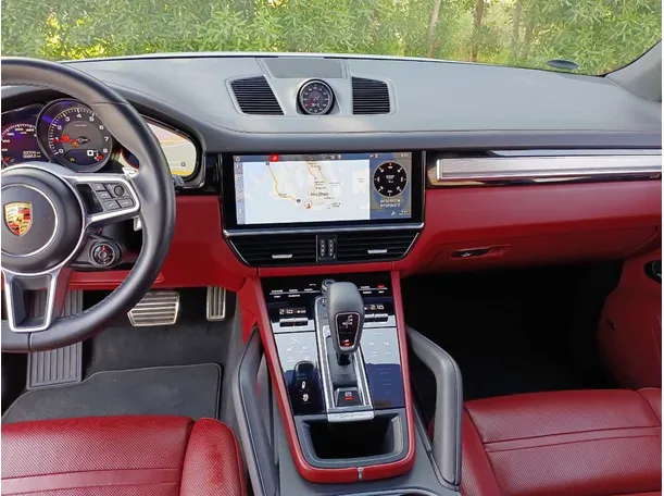 Car image 18