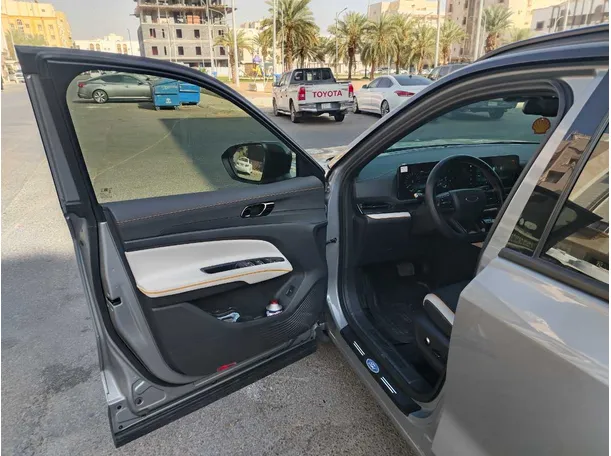 Car image 11