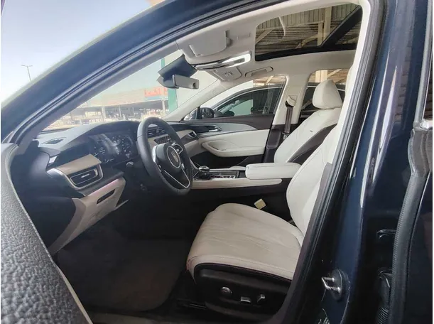 Car image 14