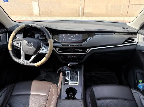 Car image 18