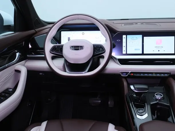 Car image 15