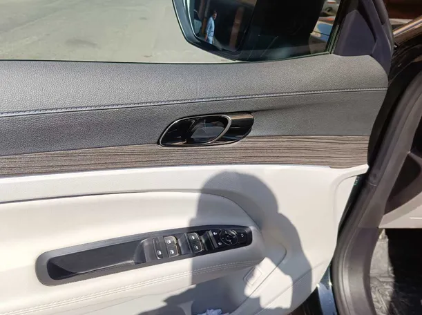 Car image 31