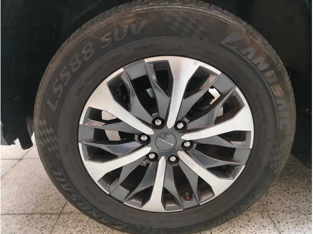 Car image 10