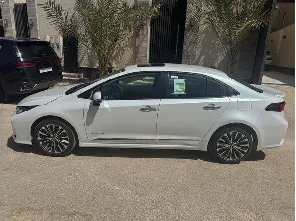 Car image 8