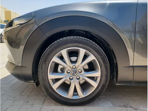Car image 9
