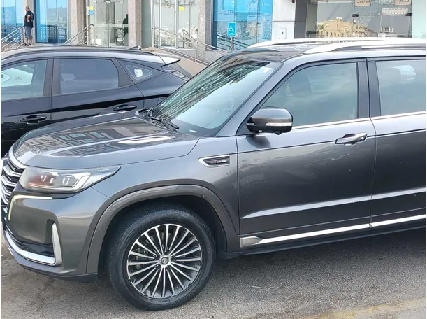 Car image 9