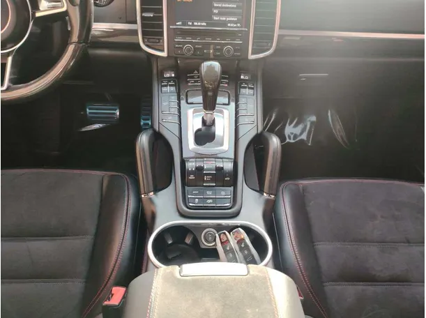 Car image 32