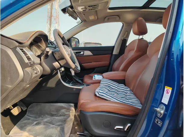 Car image 13