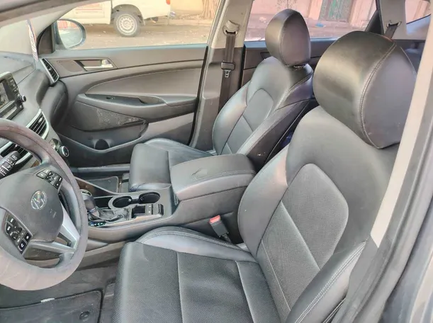 Car image 16