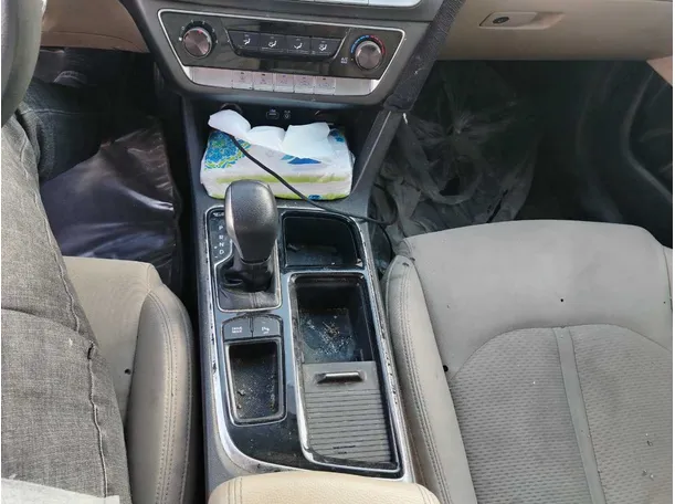 Car image 21