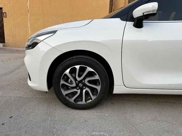 Car image 9