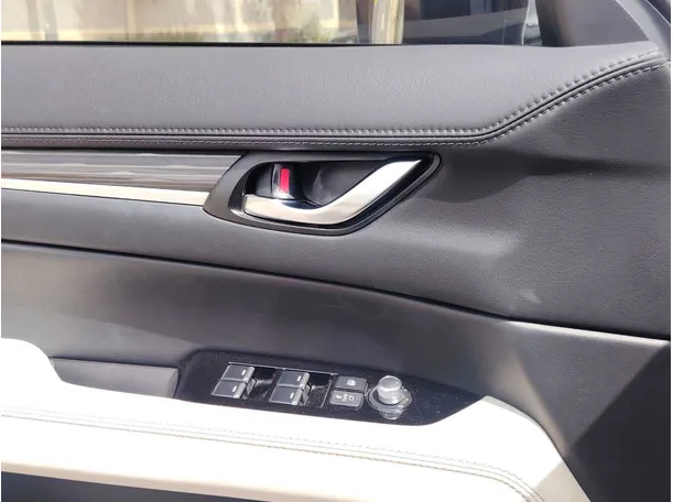 Car image 34