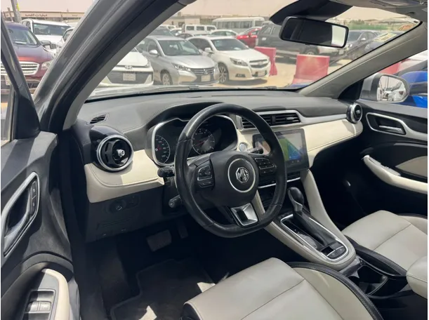 Car image 13