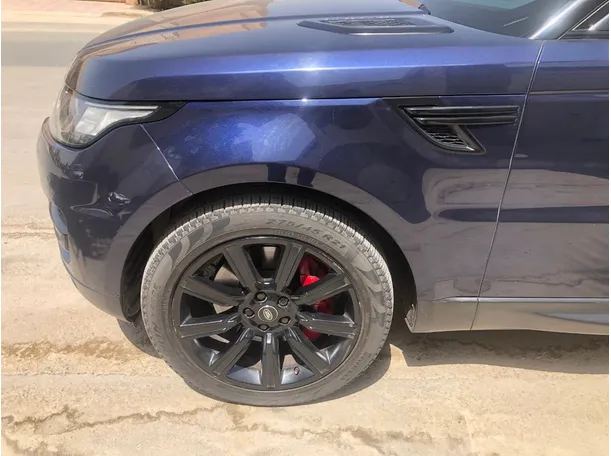 Car image 9