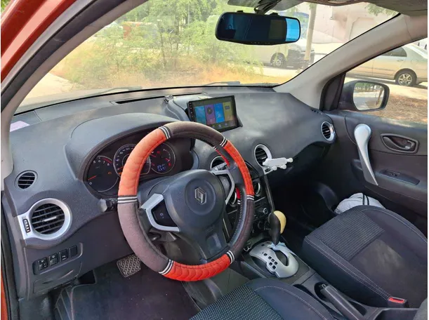 Car image 11
