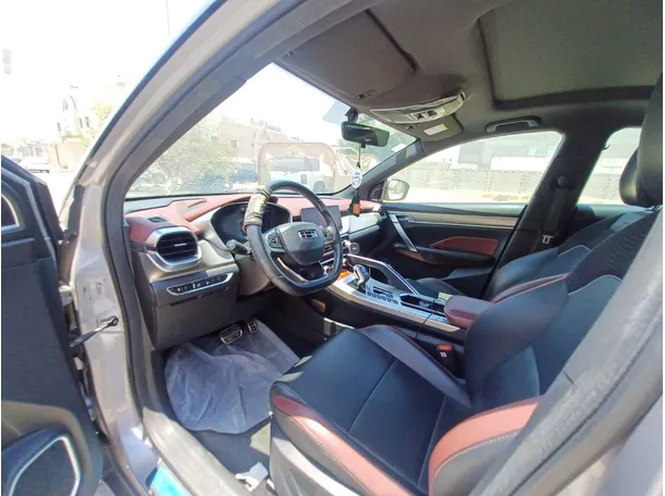 Car image 11