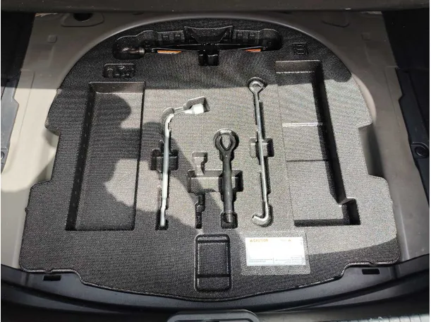 Car image 34