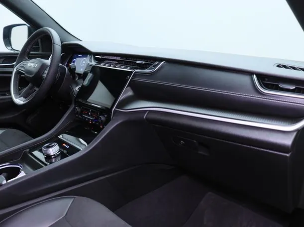 Car image 10