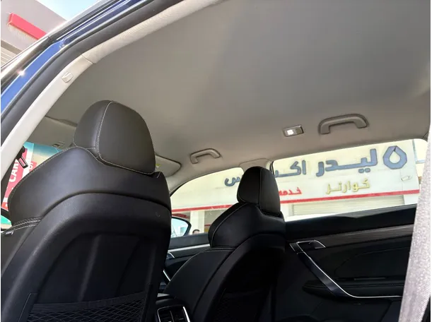 Car image 17