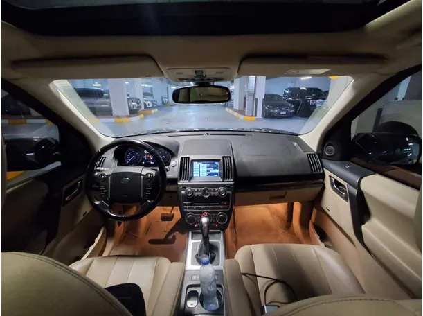 Car image 14