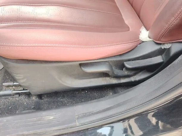 Car image 35