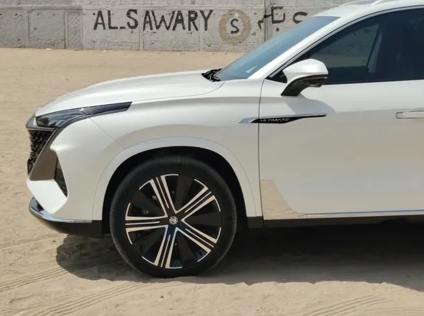 Car image 9